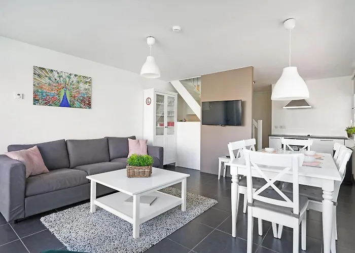 Weststraat 22 - - Oost 3p * Ouddorp